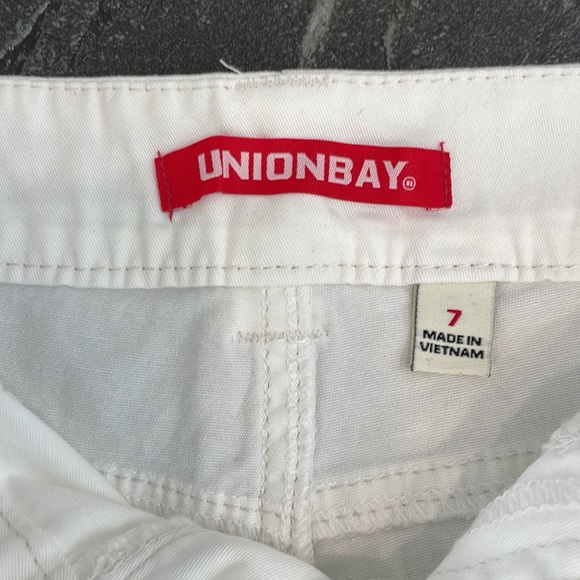 Union Bay white cargo shorts. Juniors size 7 - Picture 2 of 6